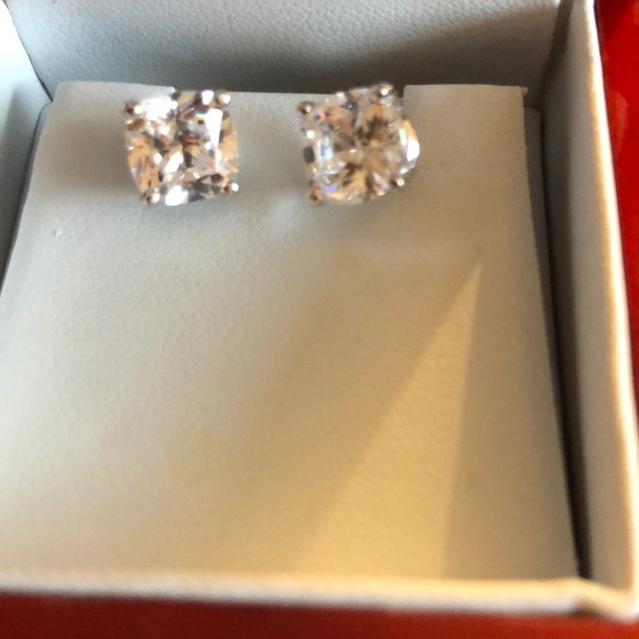 Simulated Diamonds Brand New - Picture 4 of 8